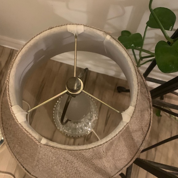 Two modern living room lamps in glass and soft fabric shade - Picture 6 of 12